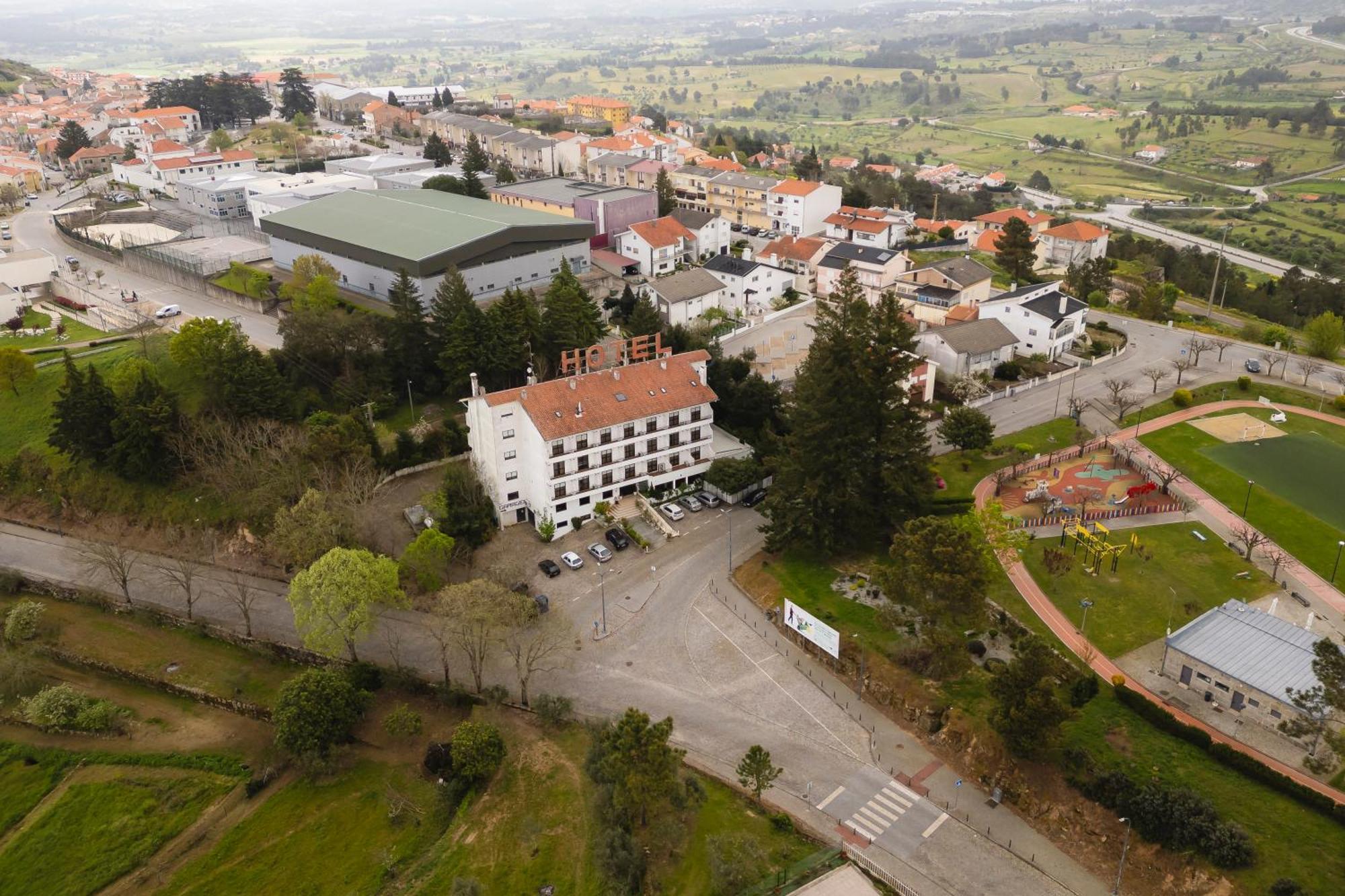 Lavanda Hotel Mira Serra Celorico Da Beira Esterno foto